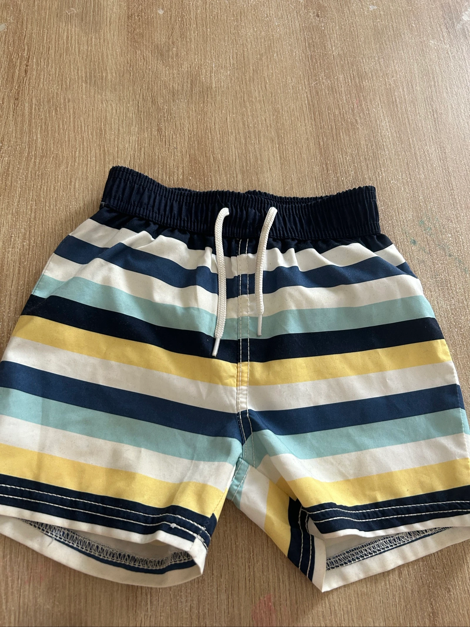 Short de bain à rayures 3 ans